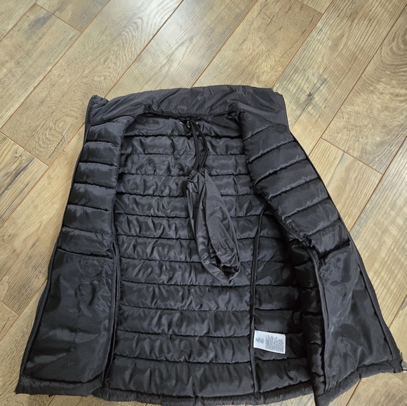 Amazon Esstentials Women's Black Medium Puffer Vest, New. Packable - Picture 6 of 8